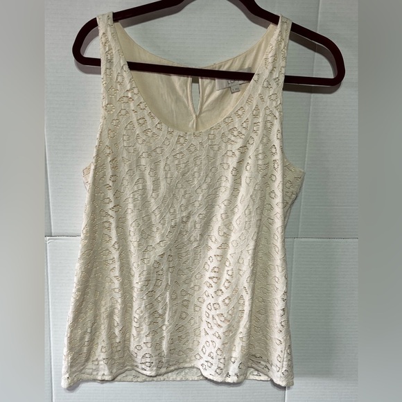 LOFT SLEEVELESS EYELET (M) TOP PRE-OWNED - Picture 1 of 7